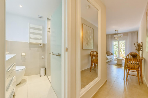 08_shower_bathroom_living_area_ground_floor_apartment_holiday_license_canyamel_Apartment_Canyamel