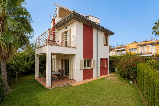 House with private garden and terrace