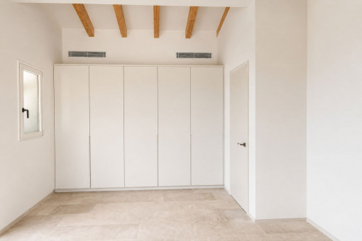 Second bedroom with built-in wardrobe