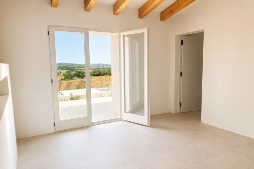 Master bedroom with en-suite bathroom
