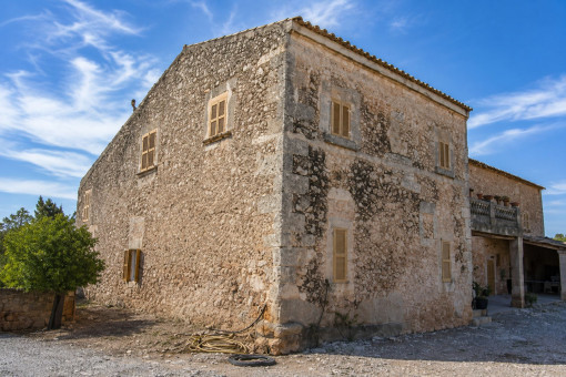 Traditional Natural Stone Façade
