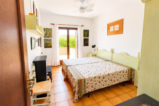 Bedroom with two single beds