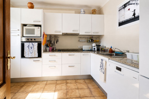 Fully equipped fitted kitchen