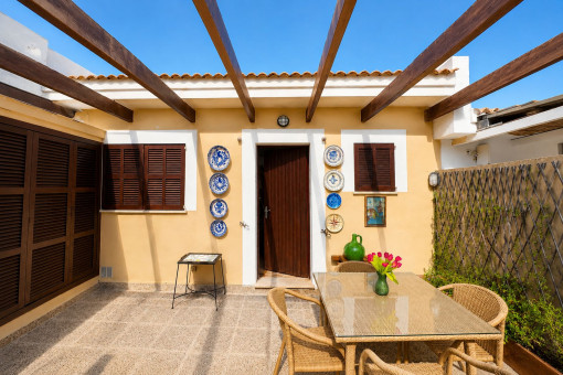 Mediterranean courtyard with seating area