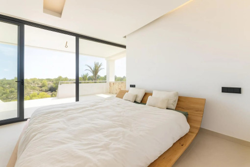 Main bedroom with direct access to the terrace