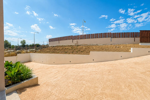 Extensive garden plot of the villa in Son Gual