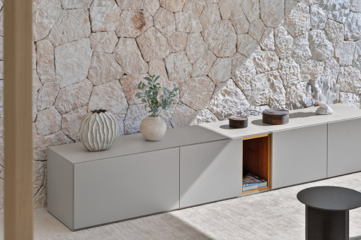 Natural stone wall 