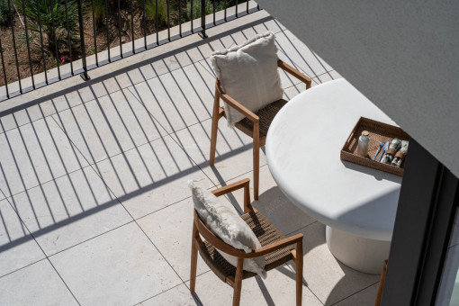 mediterranean-villa-balcony-design