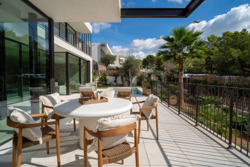 Pool terrace on the same level as the living area