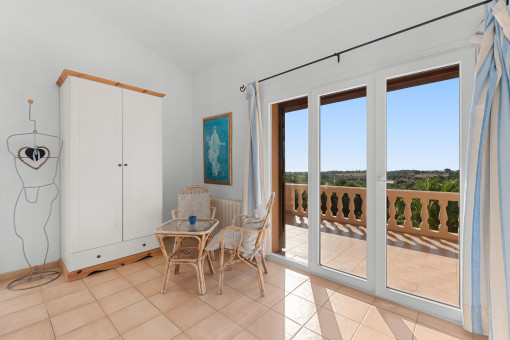 Bedromm with balcony