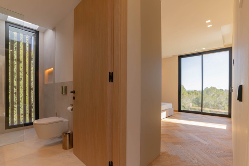 Bedroom with en-suite bathroom