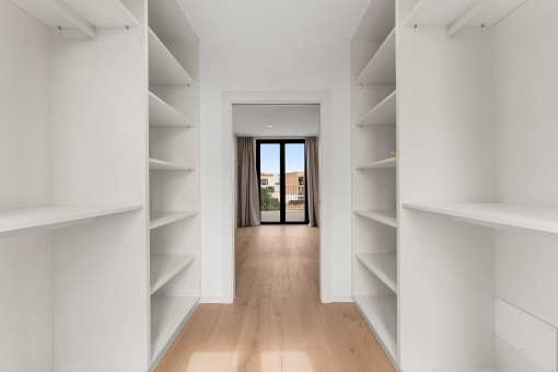 Walk-in wardrobe