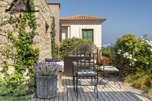 Cozy Rooftop Terrace