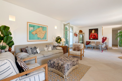 Entrance hall lounge