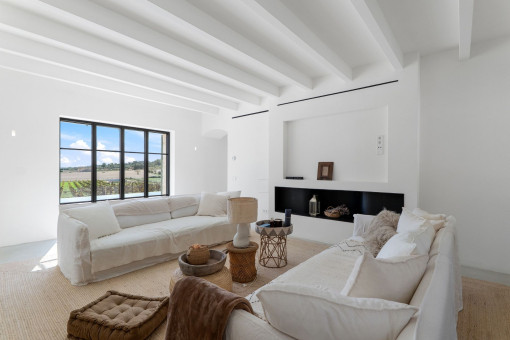 Spacious living room with fireplace