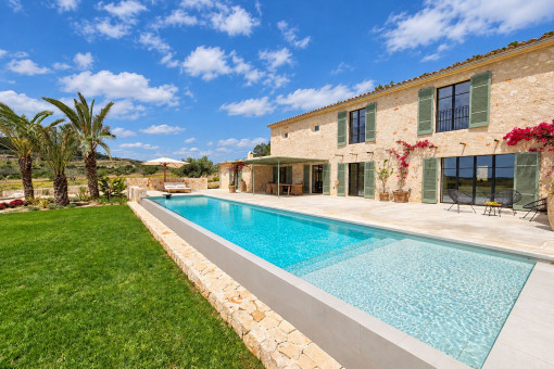Exclusive natural stone finca with pool and garden