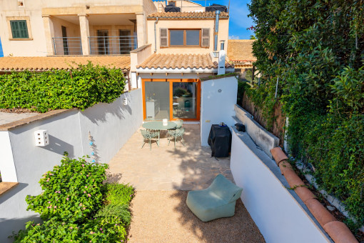 Well-Maintained Outdoor Area with Mediterranean Charm
