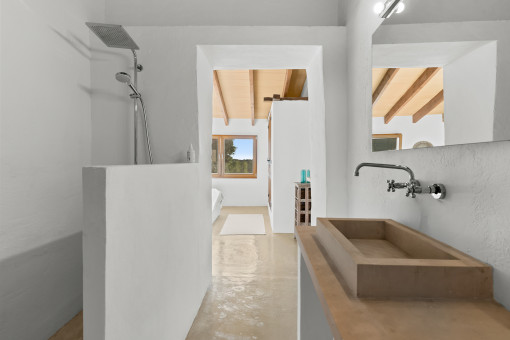 En-Suite Bathroom to the Master Bedroom