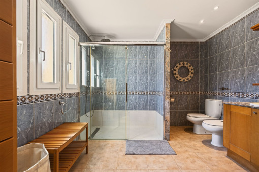 Bathroom on the ground floor