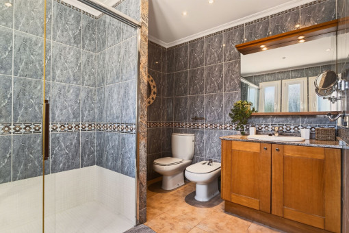 Bathroom on the ground floor